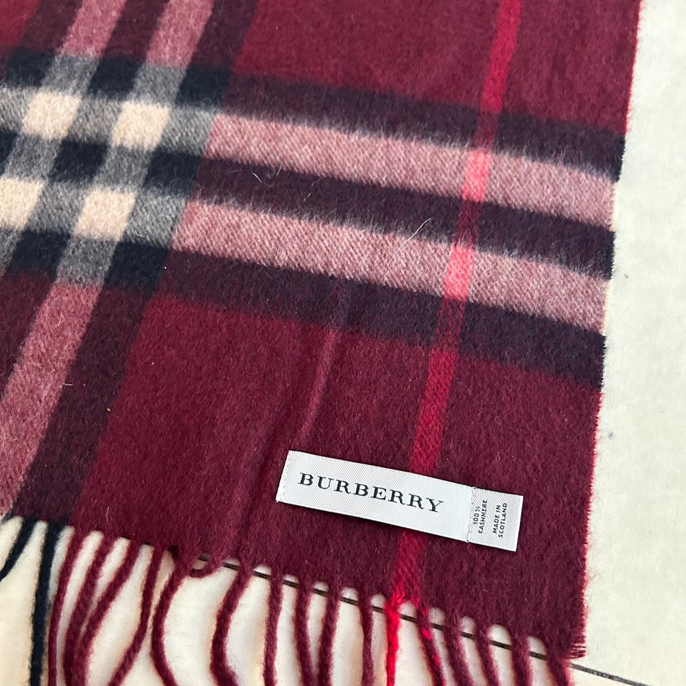 NWT BURBERRY Check Cashmere Scarf in Claret (burgundy/deep red) - Picture 2 of 7